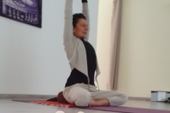 9 Carla insegnando hatha yoga